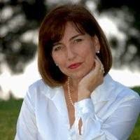 Rhonda Loop's Instagram, Twitter & Facebook