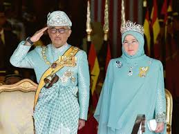 Baginda yang dipertuan agong xvi dan kdymm seri paduka baginda raja permaisuri agong ini telahpun diedarkan bermula 16 ogos 2019 yang lalu. Agong Permaisuri Adakan Lawatan Rasmi Ke Sabah