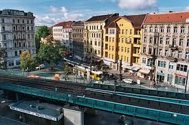 Anfang januar 2020 wurden die informationen auf dieser seite diese seite wurde erstellt, um informationen zu den öffnungszeiten und kontaktinformationen für deutsche bank schönhauser allee 120 bereitzustellen. Wie Komme Ich Zu Schonhauser Allee Arcaden In Prenzlauer Berg Mit Dem Bus Der U Bahn Der Bahn Oder Der S Bahn Moovit
