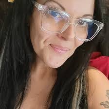 Janelle Thayer's Instagram, Twitter & Facebook