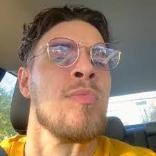 Carina Brady's Instagram, Twitter & Facebook