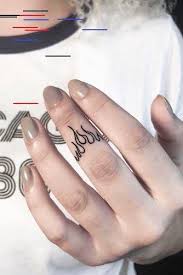 Hand Tattoos For Women Tattooed Model And Fashion Blogger Sammi Jefcoate Inked In 2020 Hand Tattoos For Women Finger Tattoos Hand Tattoos