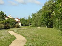 Parc Francois Mitterrand A Saint Pierre Du Perray Gaiagoguide Com Saint Pierre Parc Parc Et Jardin