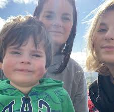 Was there a cafe called Gay Abbott in Foss Street Dartmouth ?