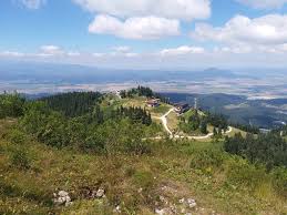 Partii de schi in poiana brasov. Top 10 Locuri De Vizitat LangÄƒ BraÈ™ov Din PoianÄƒ La Templul Ursitelor