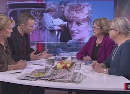 ­ svensk damtidnings före detta chefredaktör karin lennmor blir ny kunglig kommentator i ­ uppgiften i svensk damtidning att chris oneill är deprimerad samt tycker att kungafamiljen är för. Svensk Damtidnings Chefredaktor Om Prinsessan Diana Svensk Dam