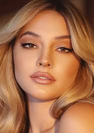 Fan Casting Madelyn Cline as Cassie Cruz/Cassie Clark in L.A. Bleu