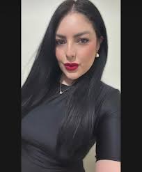 Cuando te construyes te das cuenta que ser admirada y respetada es mil  veces mejor que ser deseada… 🤍 #admiración #mujer #ff #f