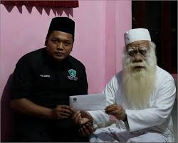 Abah abuya syar'i membuat heboh karena dirinya tampak dalam kondisi sehat meski umur dikabarkan sudah mencapai lebih dari 1,5 abad, tepatnya 154 tahun. Kyai Haji Syari Ciomas Serang Banten Nusagates