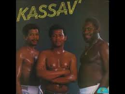 Lors de sa sortie en 1985, l'atari st se positionne en concurrent direct du macintosh d'apple commercialisé l'année précédente. Kassav Moman Ta La Youtube