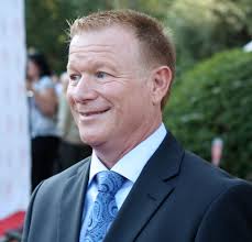 Eric Scott's Instagram, Twitter & Facebook