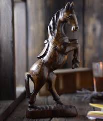 خيل منحوت من اشجار التيك بارتفاع 30 5 سم وقاعدة بطول 14 5 سم في عرض 7 سم اواني اواني منزليه فازات تحف lion sculpture sculpture statue