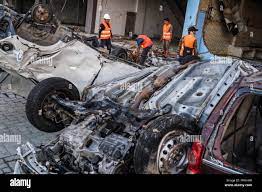 Palu, Indonesia. 4th Oct 2018. Workers try to lift up a car wreckage washed  into the Palu Grand Mall building after earthquake and tsunami in order to  search for survivors. A deadly