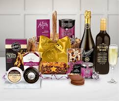 Christmas Celebration Gift Basket With Sparkling Prosecco & Mulled Wine -  Regency Hampers