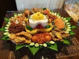 印尼料理是世界上最多样化，最有活力，最丰富多彩且充满浓郁风味的料理之一。 各地饮食稍有不同并发展出许多地区性料理，以当地物产与饮食文化为基础，加上外来饮食文化的影响，例如印度、中东、中国和欧洲的影响。 主食为稻米，搭配肉类和蔬菜。 香料、 椰浆 为常用的食材. é™³èŽ‰èŽ‰å°å°¼ç¾Žé£Ÿé¤¨chen Lili é™³èŽ‰èŽ‰å°å°¼ç¾Žé£Ÿé¤¨chen Lili Halal Restaurant Facebook