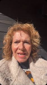 Vanavond 20:00 webinar Van Overleven naar Overzicht ✅💪🏼👍🏼, Meld je aan  via de website! Of via t linkje in tweede deel Reel 😉🔥, Ben jij er  Helemaal Klaar mee om in je Bubbel je leven te laten ...