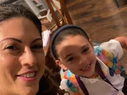 Thank you everyone for the birthday wishes! I couldn't be with my family  but I did get to play a fun show and be around people I love very much  🙌🏽❤️ 1)