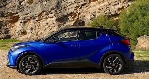 Vehicle history report not available. Neuer Toyota C Hr 2 0 L Hybrid Facelift Test Autogefuhl