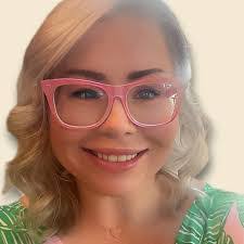 Leona Mclean's Instagram, Twitter & Facebook