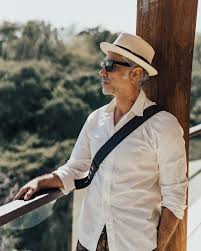 In this album he interprets classic songs of great composers like luis demetrio and armando manzanero. Isq2c2y Jvtw6m