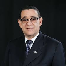 Se trata de luz eléctrica y del pionero en la venta pública de la bebida  «morir soñando» en Duvergé