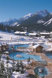 Hot Pool Surrounded By Snowy Mountains At Panorama Intrawest Canada The Great Thing About Panorama Is Its Remoteness Su Lugares Para Visitar Lugares Fotos