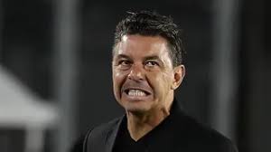 Feliz cumpleaños Diego: Maradona, y la crónica de su visita a Comodoro para  el “Día del Petróleo” en el Estadio YPF