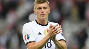 Frau jessica farber unterstützt ihn wo sie kann, dabei ist sie aber keine typische. Toni Kroos Privat Diesen Menschen Gehort Das Herz Des Nationalspielers News De