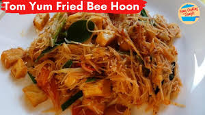Makanan ok, dihantar panas2 oleh rider. Tom Yum Fried Bee Hoon Youtube