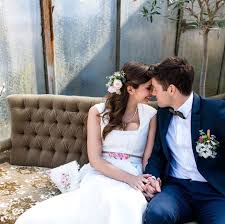 Pin Von Silvia Dreiling Auf Hochzeit In 2020 Braut Dirndl Hochzeit Heiraten