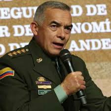 Con testigos a favor, reinició juicio por corrupción contra general (r)  Óscar Atehortúa