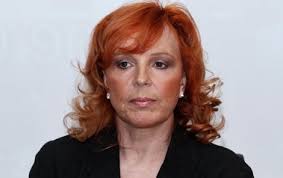 Nazpívala velké songy pro naši popmusic. Marcela Holanova Po Krk V Dluzich Nadeje Na Zachranu Upina K Jedine Osobe Exmanzel Sip Ahaonline Cz