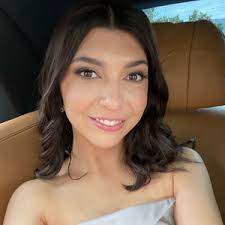 Laura Sharp's Instagram, Twitter & Facebook