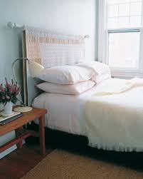 Ideen Fur Diy Bett Kopfteil Auf Eine Gardinenstange Die Tagesdecke Aufhangen Bett Selber Bauen Schlafzimmer Design Wohnen