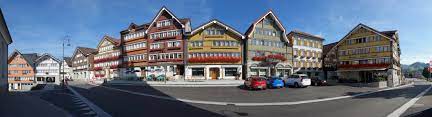 Distanz zwischen den städten urnäsch, appenzell ausserrhoden, schweiz und courtedoux, jura, schweiz auf öffentlichen straßen ist — km oder meilen. Panoramafoto Dorfplatz Urnasch