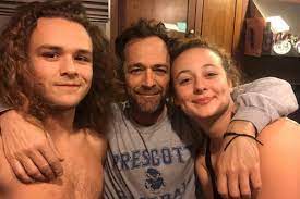 Luke perry estava internado há vários dias. Filhos De Luke Perry Irao Herdar Mansao De 2 Milhoes De Dolares E Royalties De Serie Quem Quem News