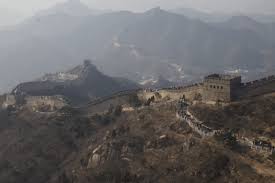 Die heutige mauer nördlich von peking wurde ab 1550 gebaut, von 1569 bis 1571 wurden wachtürme aus ziegeln errichtet und ab 1577 ziegelmauern. Chinesische Mauer Ab Geht Es