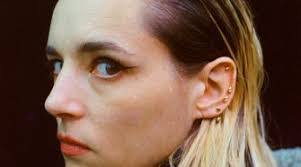 Emily Ireland's Instagram, Twitter & Facebook