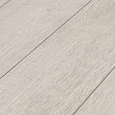 Wickes Albero Oak Laminate Flooring 1 48m2 Pack Wickes Co Uk Oak Laminate White Oak Laminate Flooring Oak Laminate Flooring