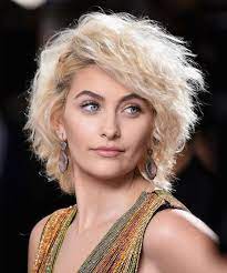 Ideal Short Curly Hairstyles 2018 To Get A Celebrity Inspired Look Michael Jackson Daughter Paris Short Curly Hair Chin Length Hair