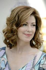 Soft Curls For Short Hair Medium Curly Hairstyles For Matur Medium Short Ha Mother Of The Groom Hairstyles Medium Length Hair Styles Mother Of The Bride Hair