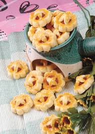 Resep kue nastar keju dan bagaimana cara membuatnya yang lembut dan juga enak. Jual Buku 100 Resep Kue Kering Andalan Ny Liem Ed Revisi Oleh Chendawati Gramedia Digital Indonesia