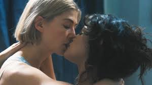 I care a lot 2020. I Care A Lot Kiss Scenes Marla And Fran Rosamund Pike And Eiza Gonzalez Youtube