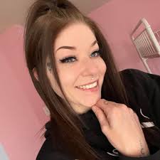 Do you need to go to school to become an orthodontist assistant? Or do  places provide