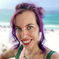 Laura Riss's Instagram, Twitter & Facebook