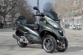 Ceci leur confère une stabilité et un équilibre hors norme en toute situation. Essai Piaggio Mp3 500 Abs Asr 2017 Nouveaux Coloris Mais Toujours Deux Versions
