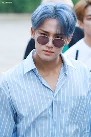 He is the face of the group . Mingyu Vid R Seventeen