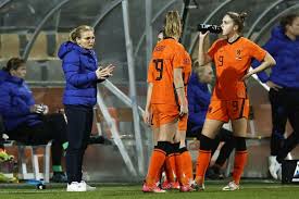 Ze behoren tot de definitieve selectie die bondscoach sarina wiegman woensdag. Leeuwinnen Oefenen Op Weg Naar Spelen Tegen Toplanden Nederlands Voetbal Bndestem Nl