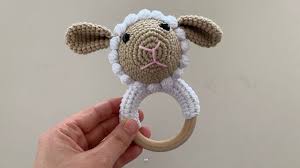 Amigurumi Kuzu Cingirak Oruyoruz Amigurumi Bebek Cingiragi Cocuk Gelisimi