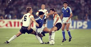 A cbf e a fifa consideram que o primeiro jogo oficial da seleção brasileira aconteceu em 21 de julho de 1914, na vitória por 2 a 0 contra o exeter city. Diego Maradona At World Cup 1990 The Weeping Angel